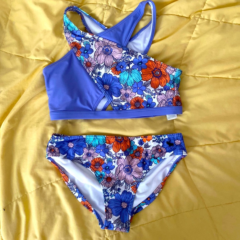 New Abercrombie and Fitch bathing suit for girl age 15/16